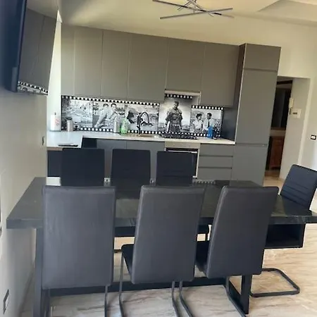 Apartament Black